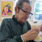 アイスを食べる利用者さん