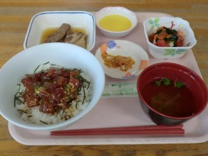 まぐろ漬け丼