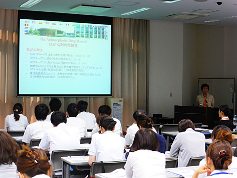 @Z~i[̂
NIOSH ALERT쐬o[ Melissa A. McDiarmid搶ɂu܂B